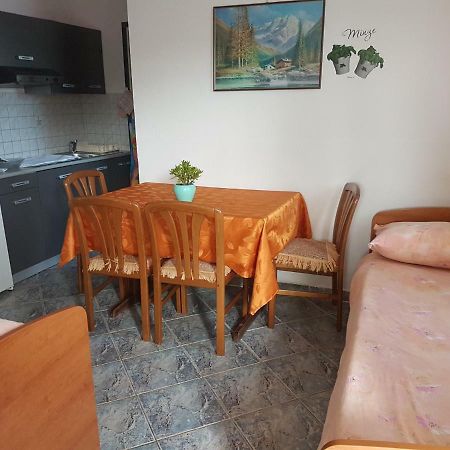 Apartman Edin อูมัค ภายนอก รูปภาพ