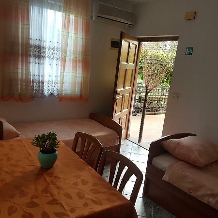 Apartman Edin อูมัค ภายนอก รูปภาพ