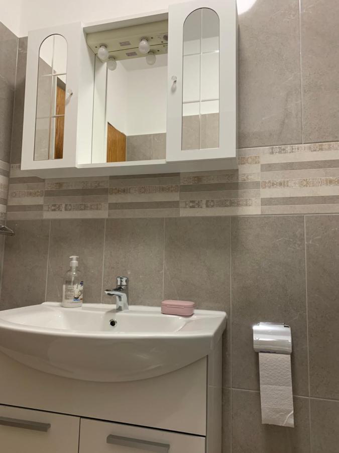 Apartman Edin อูมัค ภายนอก รูปภาพ