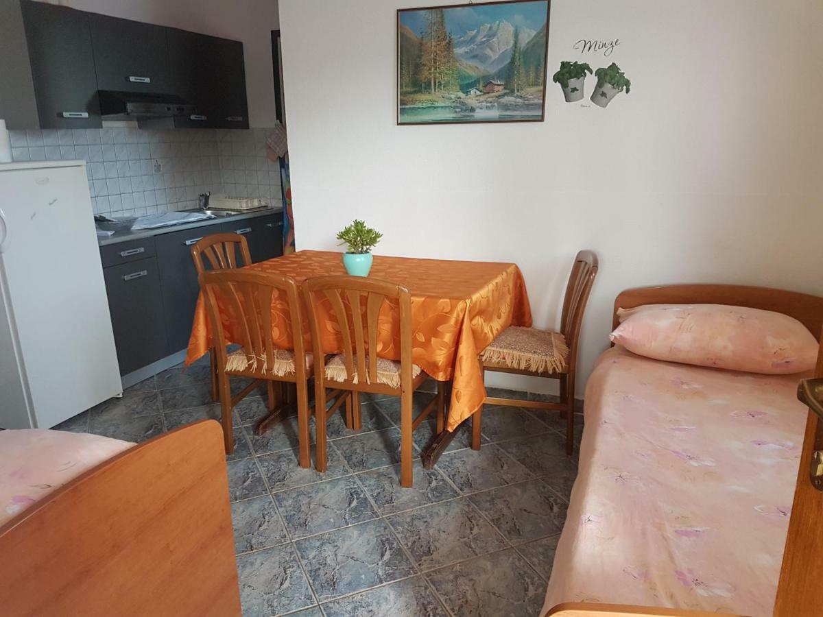 Apartman Edin อูมัค ภายนอก รูปภาพ