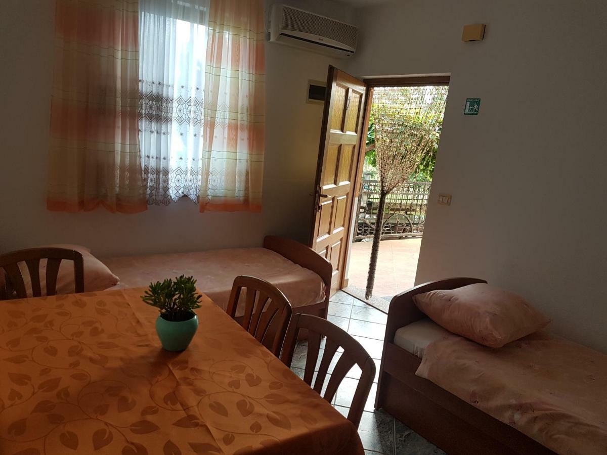 Apartman Edin อูมัค ภายนอก รูปภาพ